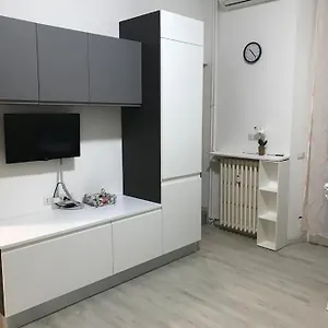 Appartement In Zona Bocconi, Milan
