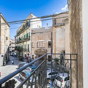  Appartamento Piazza Pretoria & Quattro Canti Roomy Flats With Balconies Italia